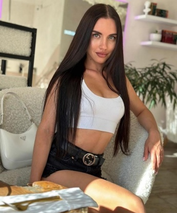 Со мной ты погрузишься в мир наслаждения, расслабления и полного удовлетворения. Я предлагаю широкий спектр услуг, от приятных эротических массажей до ярких экспериментов в постели. Встречи со мной гарантированно наполнены нежностью, страстью и полной конфиденциальностью. Позволь себе окунуться в мой мистический мир, где я сведу тебя с ума своим умением и ухаживанием. Фото 100% мои. Жду твоего звонка. 🌟 Живу в Москве и готова к встречам в уютной обстановке. 🌃💋 3402, 22 года